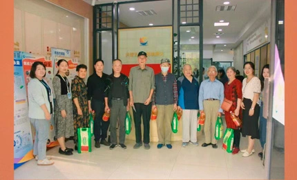 Singclean Medical Held Double Ninth Festival Condolence Activities for the Elderly in the Community