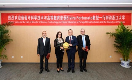 Singclean's Jing Shen and Elvira Fortunato of Portuga Visited the Portugal-China Joint Innovation Centre